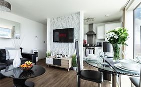 2 Bedroom 2 Bathroom Apartment In Central Milton Keynes With Free Parking - Contractors, Relocation, Business Travellers