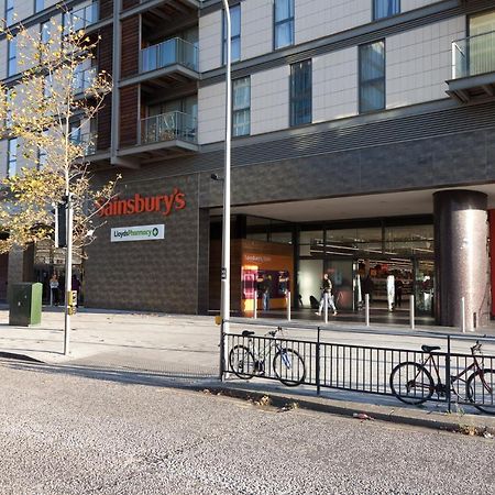 Central Milton Keynes Dual Suite Apartment with Parking Exterior photo