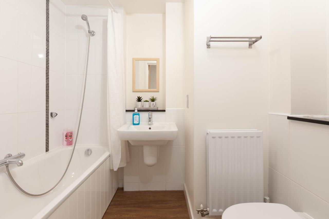 Central Milton Keynes Dual Suite Apartment with Parking Exterior photo
