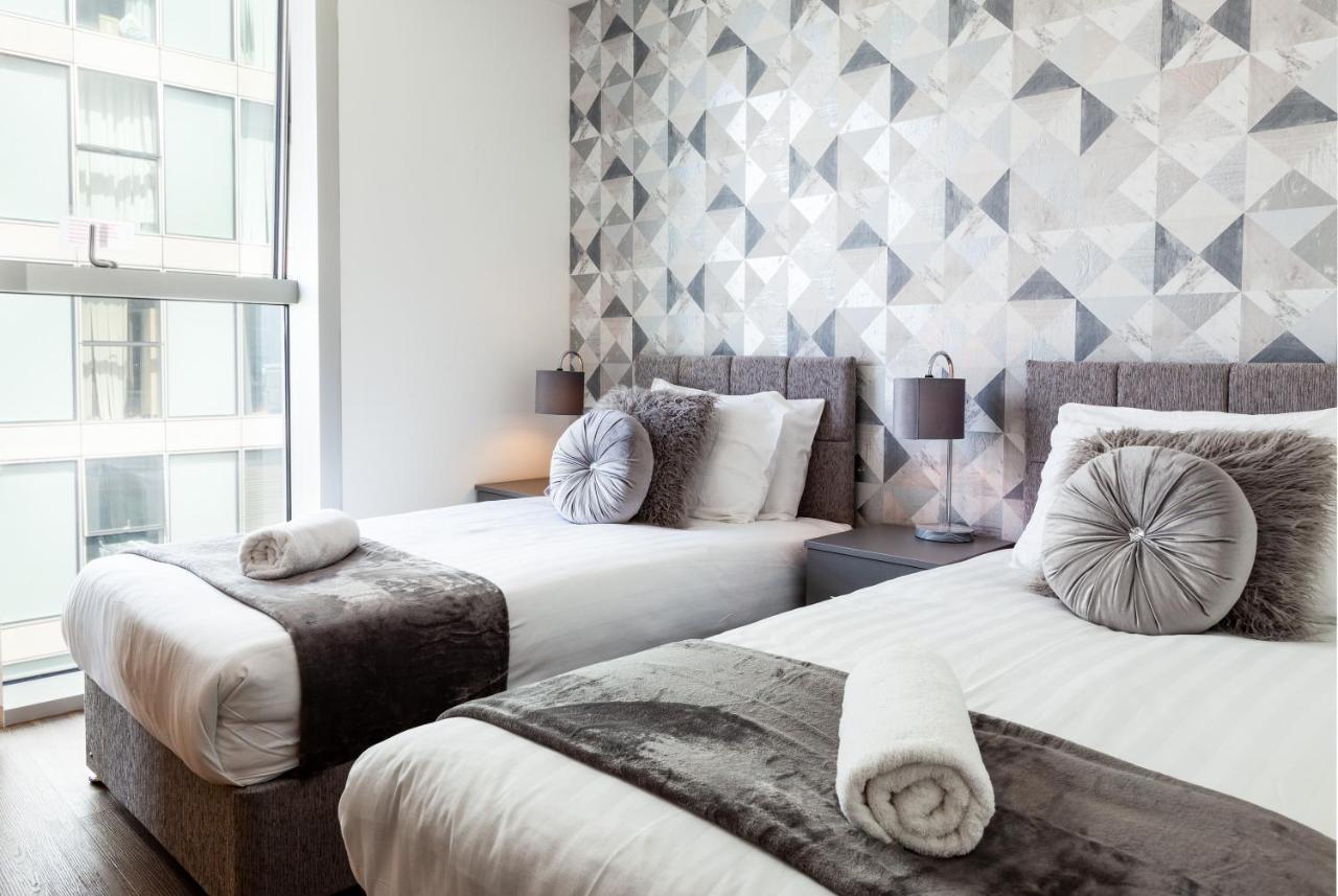 Central Milton Keynes Dual Suite Apartment with Parking Exterior photo