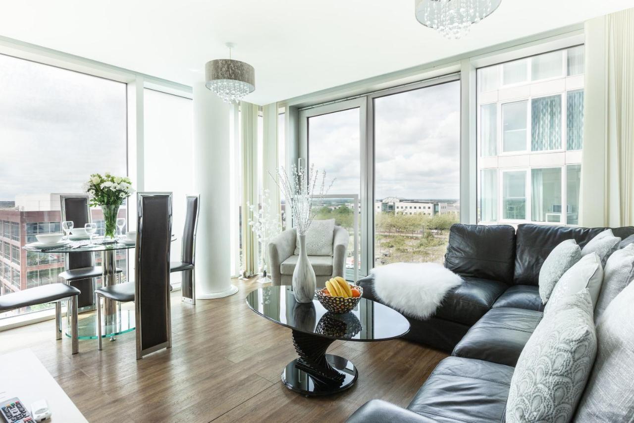 Central Milton Keynes Dual Suite Apartment with Parking Exterior photo