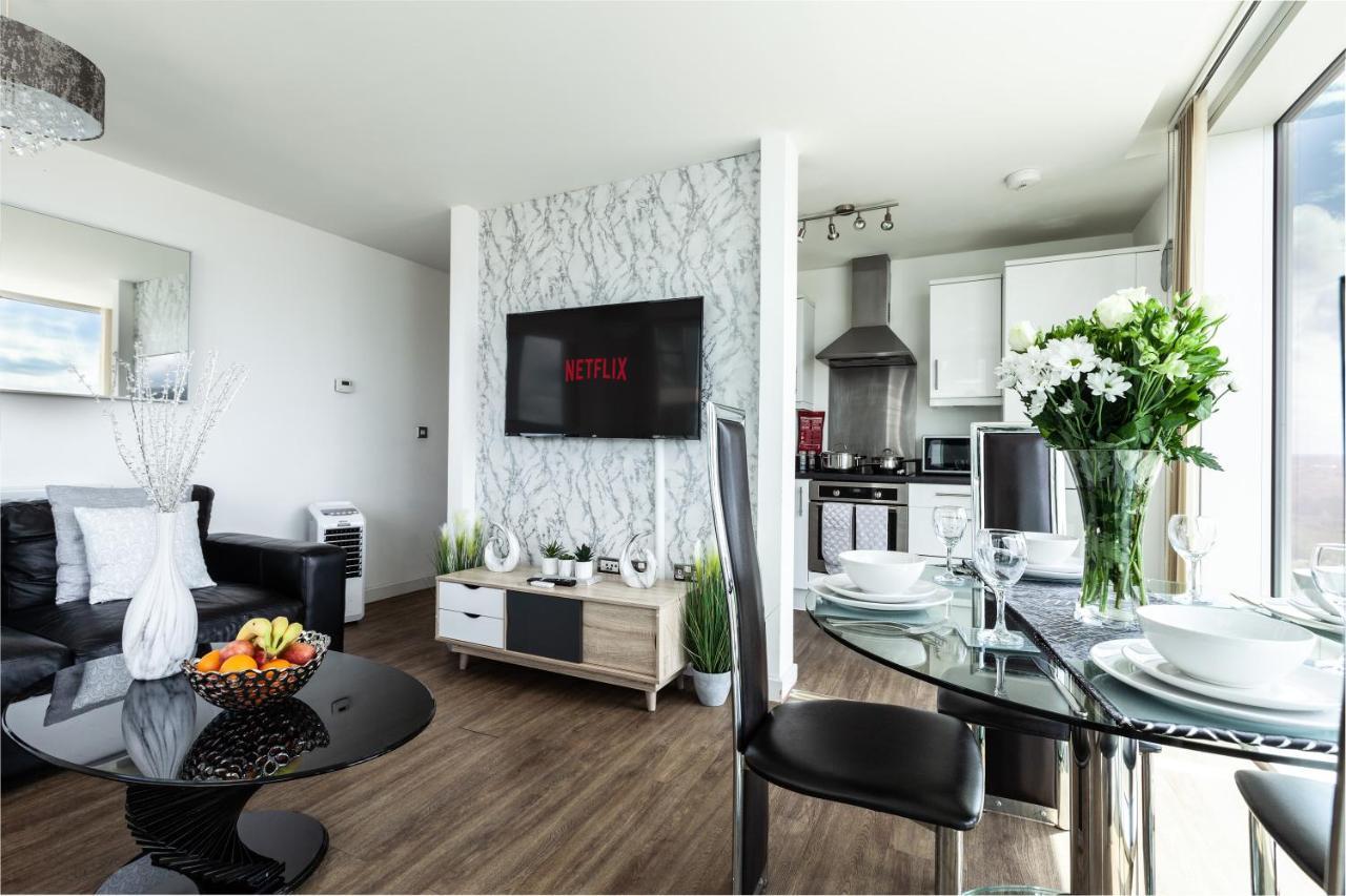 Central Milton Keynes Dual Suite Apartment with Parking Exterior photo
